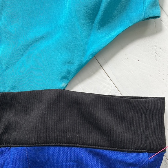 Bebe V cut out color block dress - Picture 5 of 7